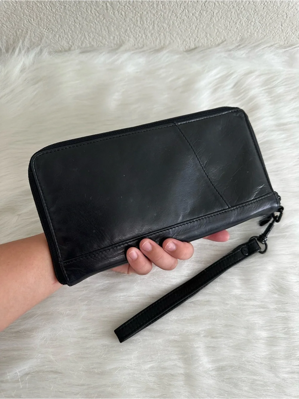 Brookstone Genuine Leather Black Zip Around Large Travel Wallet